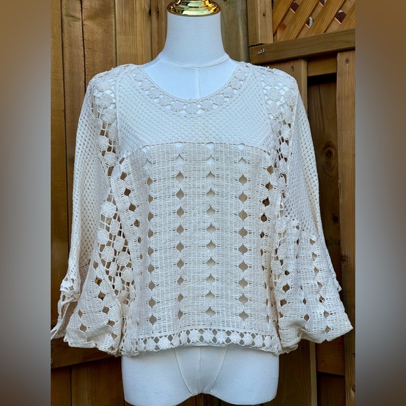 🆕 FARM Rio 🧿 NWT Off White Crochet Long Sleeve Blouse with Batwings, Sz M - Picture 4 of 15